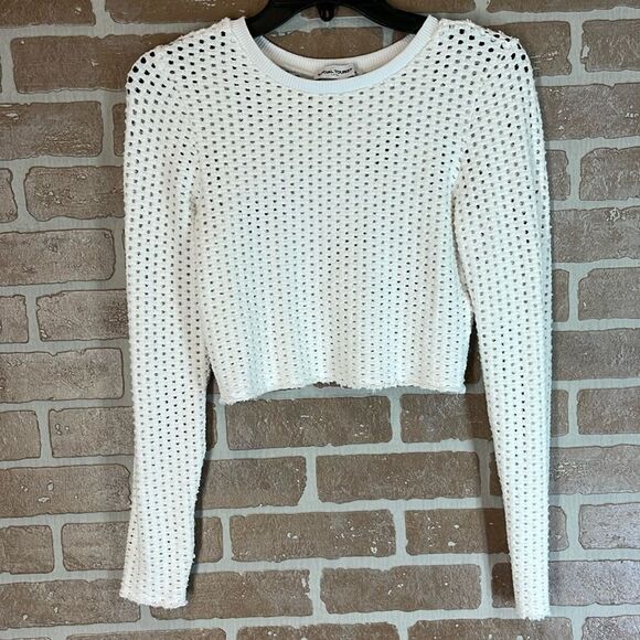Social Tourist White cropped Lace Crochet Sweater - Picture 1 of 6